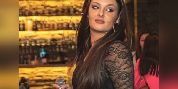 Симона Загорова пя по сутиен