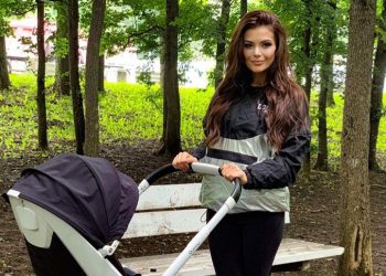 Преслава спортува с бебето