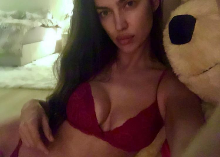 Ирина Шейк отново изкушава с кадър