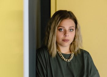 Ексклузивно! Виктория Георгиева и Маги Джанаварова зад маските на Гарвана и Пчелата