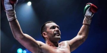 Разиграват на търг ръкавиците на Кобрата