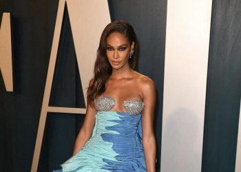Модел на Victoria’s Secret шокира с тоалет на партито след Оскарите