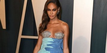 Модел на Victoria’s Secret шокира с тоалет на партито след Оскарите