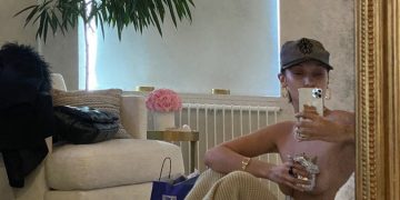 Бела Хадид призовава гола да си стоим у дома