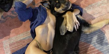 Ето как Емили Ратайковски изкарва карантината