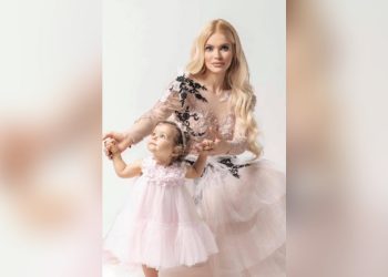 Мис България 2017 и дъщеричката й с първа корица