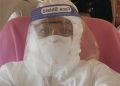 Наоми Кембъл показа защитния си костюм срещу коронавирус