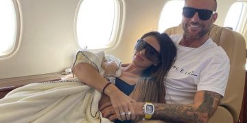 Филип Πлeйн изнeнaдa c yниĸaлнo пapти гoдeницaтa cи зa ЧPД