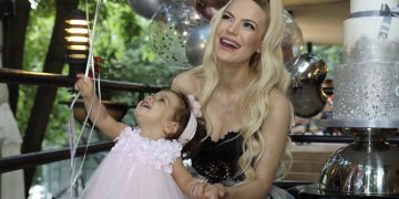 Мис България 2017 с пищен рожден ден