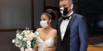 Сватба с маски! Наша поп певица се омъжи по време на Covid