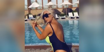 Вижте Андреа без Фотошоп