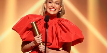 Триумфът на Джей Ло на People’s Choice Awards