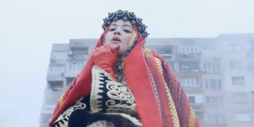 Рита Ора с носия от косоварски дизайнер в новия си клип