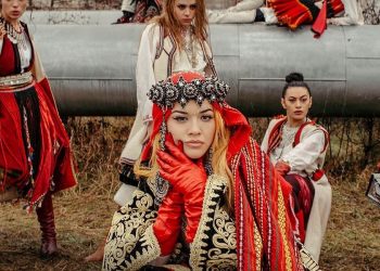 Бг фенове не харесаха видеото на Рита Ора от България