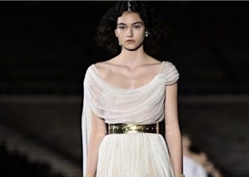 Белослава Хинова отново дефилира за Dior