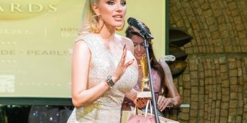 Лейди България Алекс Йорданова, с награда на пищната церемония за Първа дама
