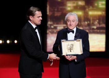 Ди Каприо връчи награда на Де Ниро в Кан