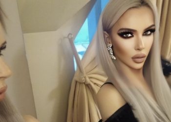 Стела Тейлър предава короната на новата Кралица на секссимволите